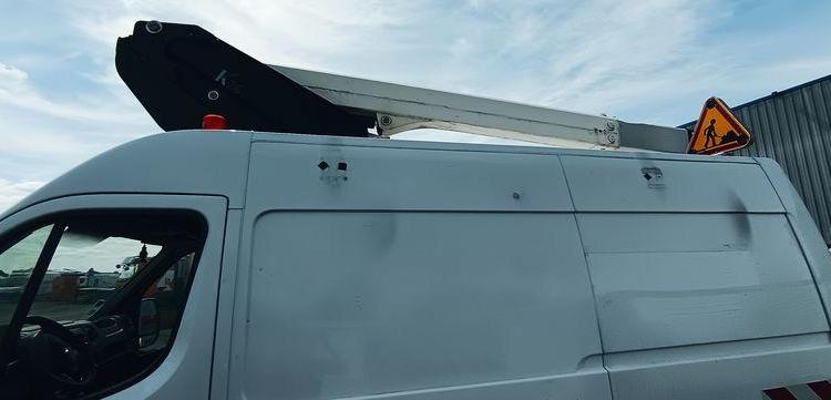 RENAULT MASTER  AVEC NACELLE 12 A 14 M KLUBB BLANC FE-658-BJ