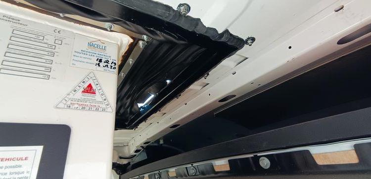 RENAULT MASTER  AVEC NACELLE 12 A 14 M KLUBB BLANC FE-658-BJ