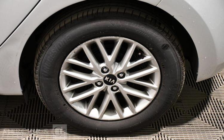 KIA RIO 1.0 T-GDI 120 DESIGN vente à pro immat suspendue immo administrative GRIS FE-854-EJ