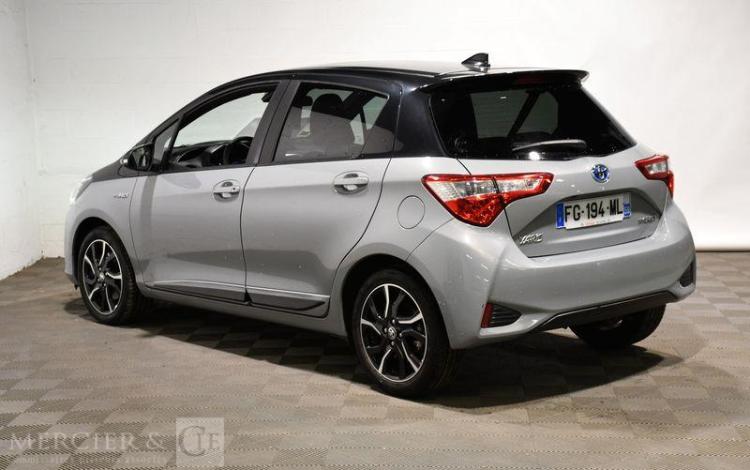 TOYOTA YARIS HYBRIDE 100H COLLECTION 5P GRIS FG-194-ML