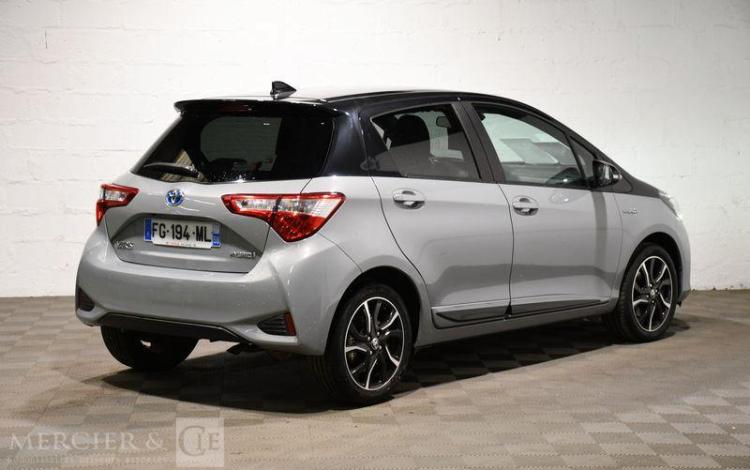 TOYOTA YARIS HYBRIDE 100H COLLECTION 5P GRIS FG-194-ML