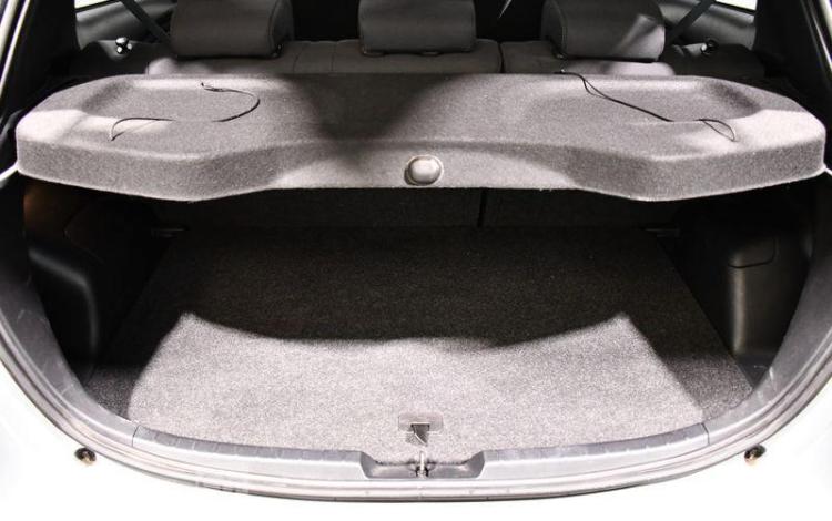 TOYOTA YARIS HYBRIDE 100H COLLECTION 5P GRIS FG-194-ML