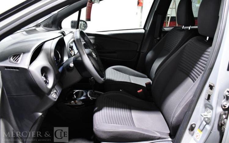 TOYOTA YARIS HYBRIDE 100H COLLECTION 5P GRIS FG-194-ML