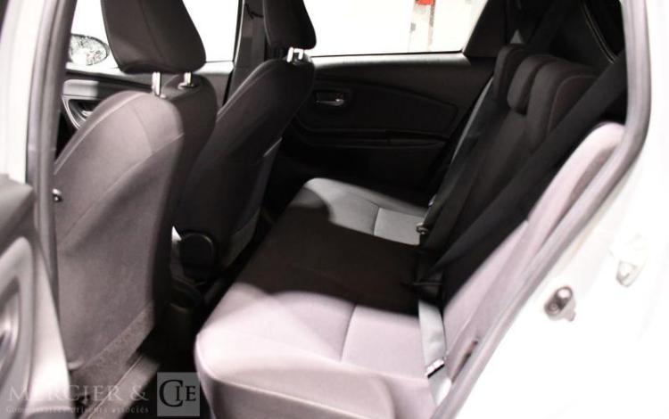 TOYOTA YARIS HYBRIDE 100H COLLECTION 5P GRIS FG-194-ML