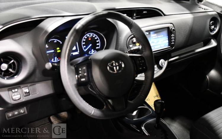 TOYOTA YARIS HYBRIDE 100H COLLECTION 5P GRIS FG-194-ML