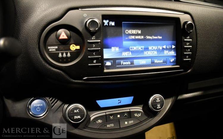 TOYOTA YARIS HYBRIDE 100H COLLECTION 5P GRIS FG-194-ML