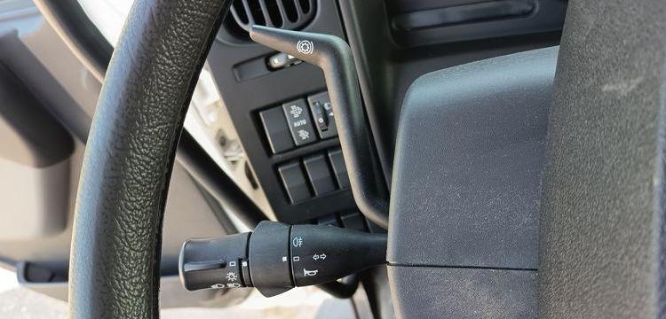 RENAULT D 240 DTI 5 AVEC FOREUSE RISA G2T – DIESEL – PTAC 13T – 97048 KMS – ANNEE 2019 BLANC FH-380-YS