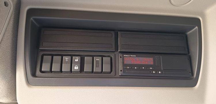 RENAULT D 240 DTI 5 AVEC FOREUSE RISA G2T – DIESEL – PTAC 13T – 97048 KMS – ANNEE 2019 BLANC FH-380-YS