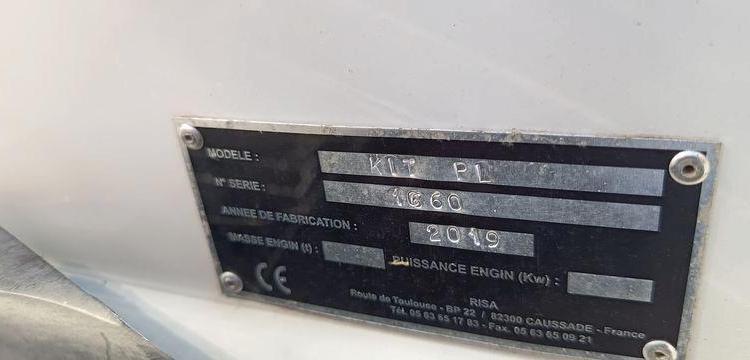 RENAULT D 240 DTI 5 AVEC FOREUSE RISA G2T – DIESEL – PTAC 13T – 97048 KMS – ANNEE 2019 BLANC FH-380-YS