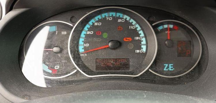 RENAULT KANGOO 2 EXPRESS ZE 60CV BOITE AUTO – ELECTRIQUE – 62861 KMS – ANNEE 2020 BLANC FP-623-XY