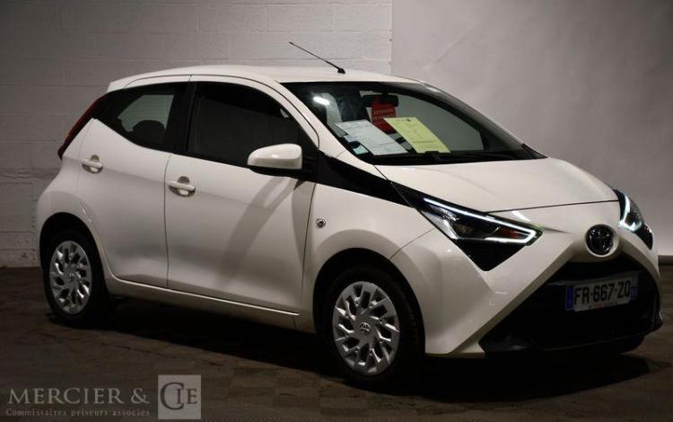 TOYOTA AYGO 1.0 VVTI 70 X-PLAY BLANC FR-667-ZQ