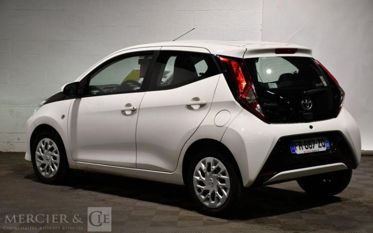 TOYOTA AYGO 1.0 VVTI 70 X-PLAY BLANC FR-667-ZQ