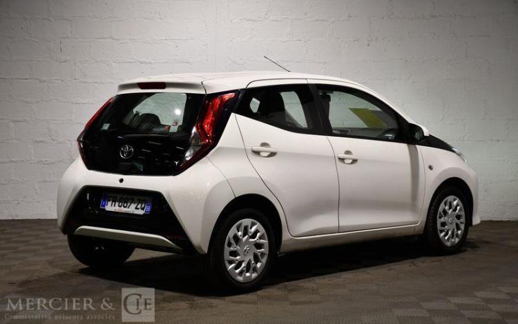 TOYOTA AYGO 1.0 VVTI 70 X-PLAY BLANC FR-667-ZQ