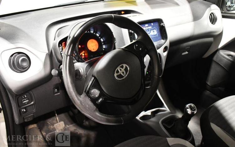 TOYOTA AYGO 1.0 VVTI 70 X-PLAY BLANC FR-667-ZQ