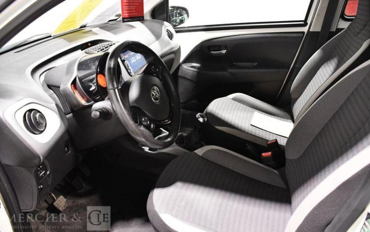 TOYOTA AYGO 1.0 VVTI 70 X-PLAY BLANC FR-667-ZQ