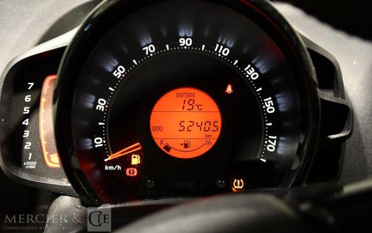 TOYOTA AYGO 1.0 VVTI 70 X-PLAY BLANC FR-667-ZQ