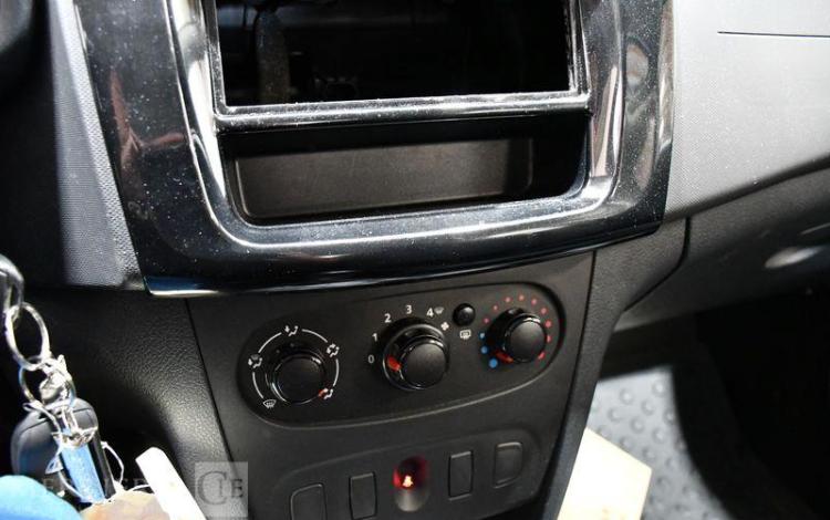 DACIA SANDERO ACCESS SCE 75 BLANC FR-832-NA