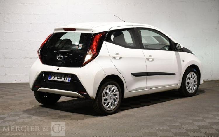 TOYOTA AYGO BLANC FS-138-VZ