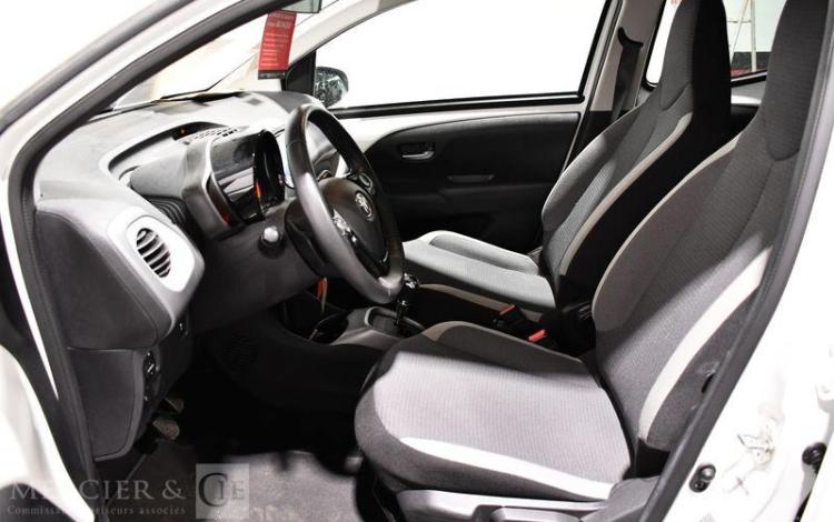 TOYOTA AYGO BLANC FS-138-VZ