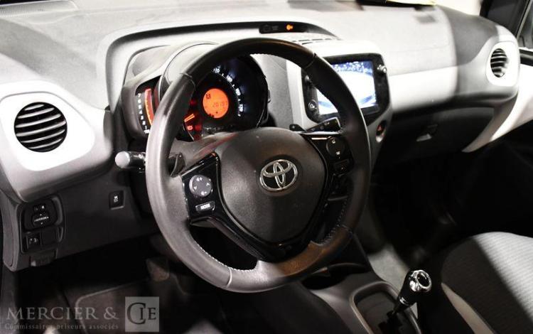 TOYOTA AYGO BLANC FS-138-VZ