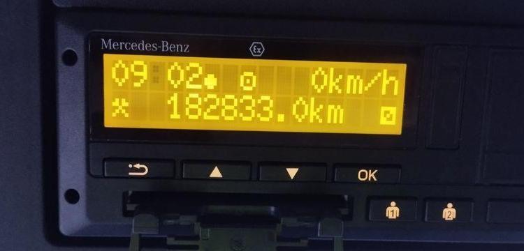MERCEDES ACTROS S/M 1824 4×2 FG HAYON DHOLLANDIA DHVO25 – DIESEL – 182832 KMS – AN 2020 BLANC FS-305-RY