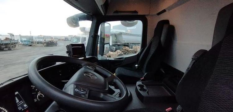 MERCEDES ACTROS S/M 1824 4×2 FG HAYON DHOLLANDIA DHVO25 – DIESEL – 182832 KMS – AN 2020 BLANC FS-305-RY