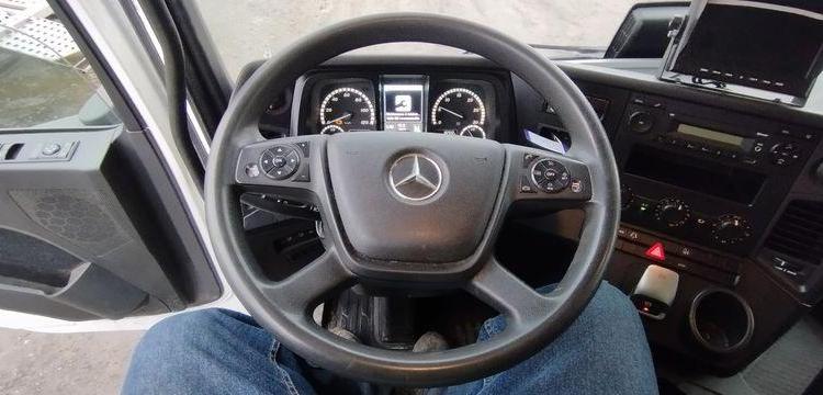 MERCEDES ACTROS S/M 1824 4×2 FG HAYON DHOLLANDIA DHVO25 – DIESEL – 182832 KMS – AN 2020 BLANC FS-305-RY