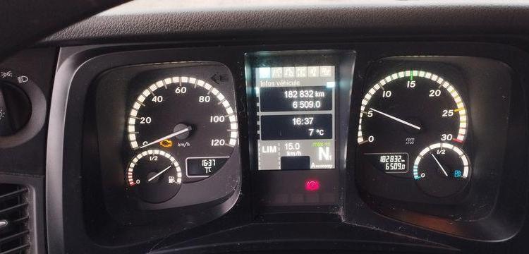 MERCEDES ACTROS S/M 1824 4×2 FG HAYON DHOLLANDIA DHVO25 – DIESEL – 182832 KMS – AN 2020 BLANC FS-305-RY