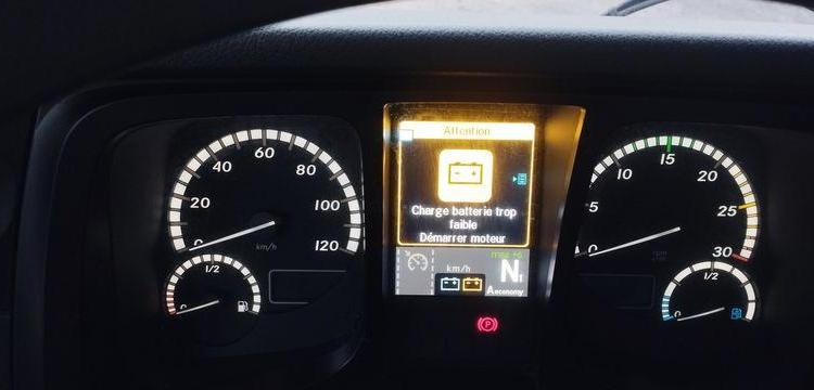 MERCEDES ACTROS S/M 1824 4×2 FG HAYON DHOLLANDIA DHVO25 – DIESEL – 182832 KMS – AN 2020 BLANC FS-305-RY