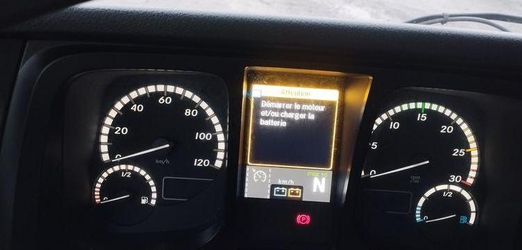 MERCEDES ACTROS S/M 1824 4×2 FG HAYON DHOLLANDIA DHVO25 – DIESEL – 182832 KMS – AN 2020 BLANC FS-305-RY