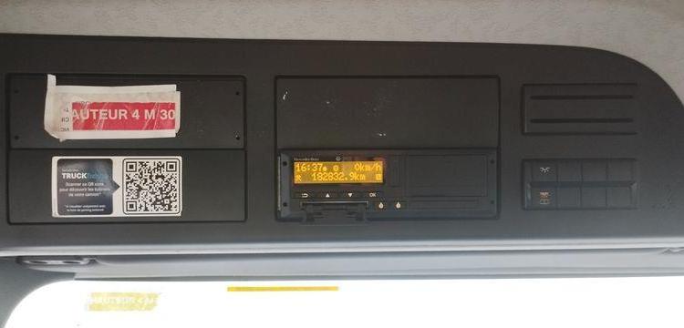 MERCEDES ACTROS S/M 1824 4×2 FG HAYON DHOLLANDIA DHVO25 – DIESEL – 182832 KMS – AN 2020 BLANC FS-305-RY