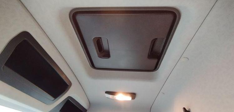 MERCEDES ACTROS S/M 1824 4×2 FG HAYON DHOLLANDIA DHVO25 – DIESEL – 182832 KMS – AN 2020 BLANC FS-305-RY