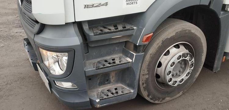 MERCEDES ACTROS S/M 1824 4×2 FG HAYON DHOLLANDIA DHVO25 – DIESEL – 182832 KMS – AN 2020 BLANC FS-305-RY