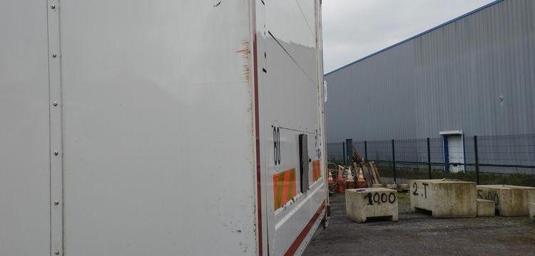 MERCEDES ACTROS S/M 1824 4×2 FG HAYON DHOLLANDIA DHVO25 – DIESEL – 182832 KMS – AN 2020 BLANC FS-305-RY