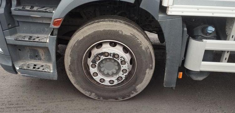 MERCEDES ACTROS S/M 1824 4×2 FG HAYON DHOLLANDIA DHVO25 – DIESEL – 182832 KMS – AN 2020 BLANC FS-305-RY