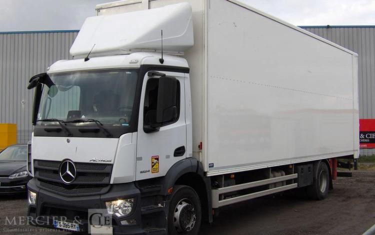 MERCEDES ACTROS S/M 1824 4×2 FG HAYON DHOLLANDIA DHVO25 – DIESEL – 143590 KMS – AN 2020 BLANC FS-395-RY