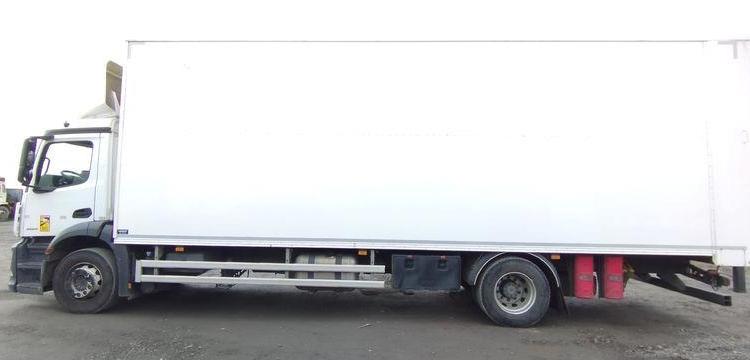 MERCEDES ACTROS S/M 1824 4×2 FG HAYON DHOLLANDIA DHVO25 – DIESEL – 143590 KMS – AN 2020 BLANC FS-395-RY