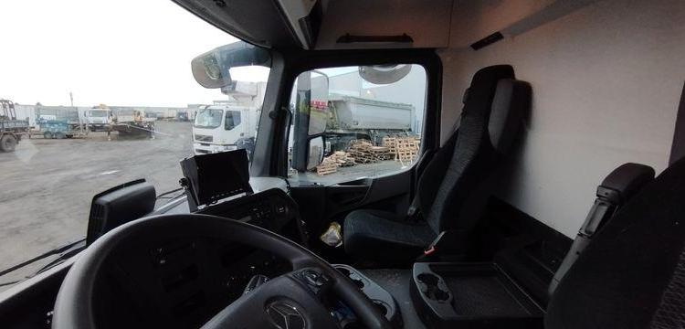 MERCEDES ACTROS S/M 1824 4×2 FG HAYON DHOLLANDIA DHVO25 – DIESEL – 143590 KMS – AN 2020 BLANC FS-395-RY