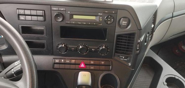 MERCEDES ACTROS S/M 1824 4×2 FG HAYON DHOLLANDIA DHVO25 – DIESEL – 143590 KMS – AN 2020 BLANC FS-395-RY