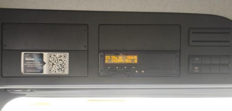 MERCEDES ACTROS S/M 1824 4×2 FG HAYON DHOLLANDIA DHVO25 – DIESEL – 143590 KMS – AN 2020 BLANC FS-395-RY