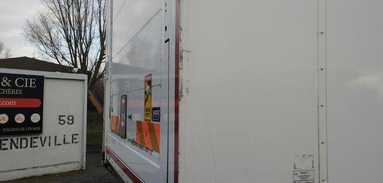 MERCEDES ACTROS S/M 1824 4×2 FG HAYON DHOLLANDIA DHVO25 – DIESEL – 143590 KMS – AN 2020 BLANC FS-395-RY