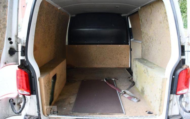 VOLKSWAGEN TRANSPORTER BLANC FT-313-CF