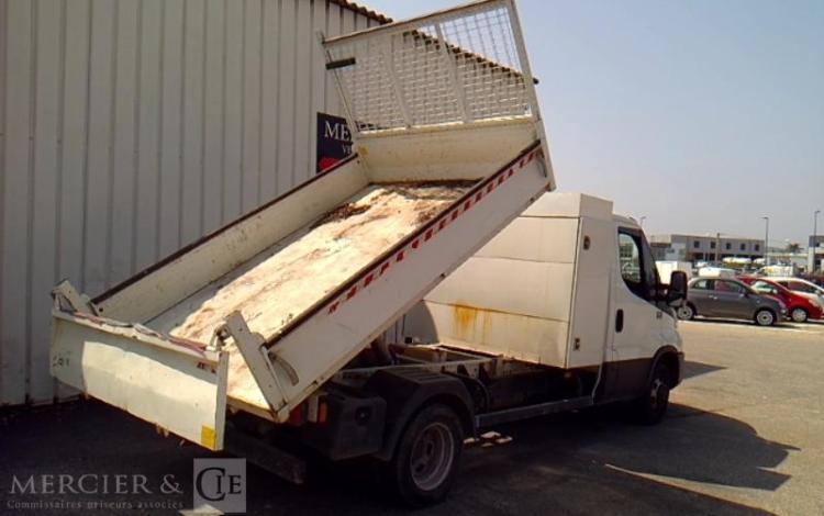 IVECO 35-160 BENNE SIMPLE CABINE COFFRE BLANC FT-601-CV