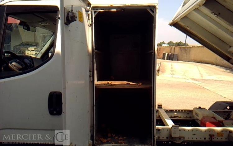 IVECO 35-160 BENNE SIMPLE CABINE COFFRE BLANC FT-601-CV