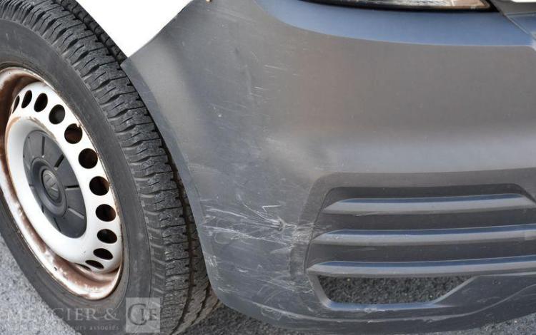 VOLKSWAGEN TRANSPORTER BLANC FV-761-FF