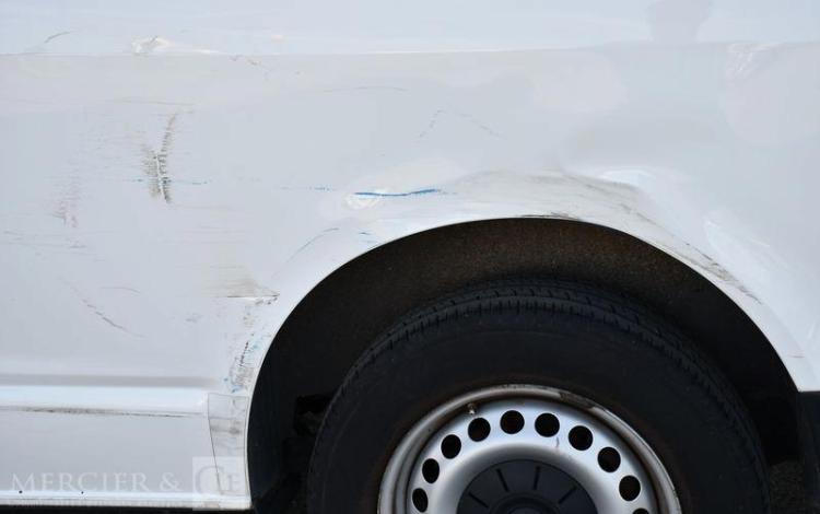 VOLKSWAGEN TRANSPORTER BLANC FV-761-FF