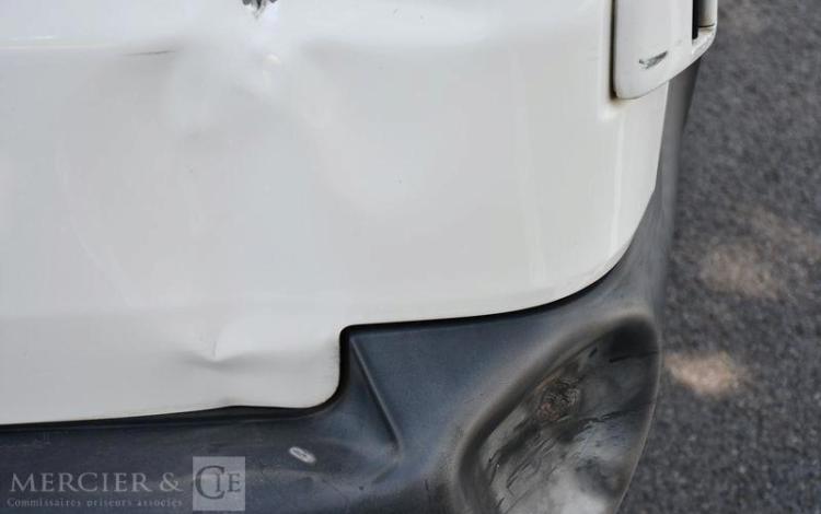 VOLKSWAGEN TRANSPORTER BLANC FV-761-FF