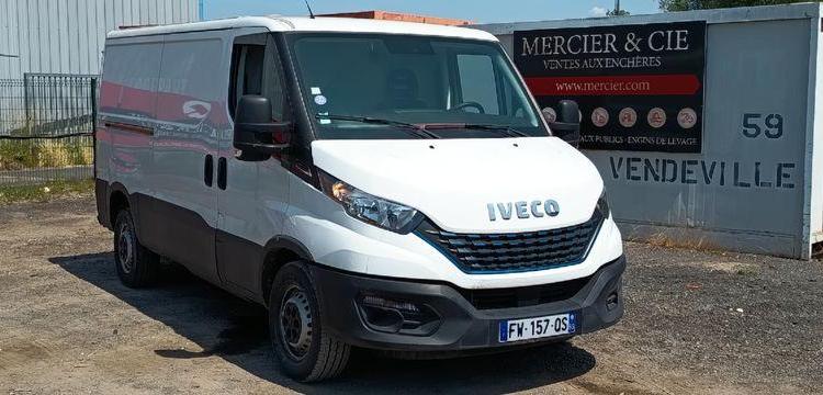 IVECO DAILY 35S14 GA8V12 L2H2 – GAZ – 36806 KMS – ANNEE 2021 BLANC FW-157-QS