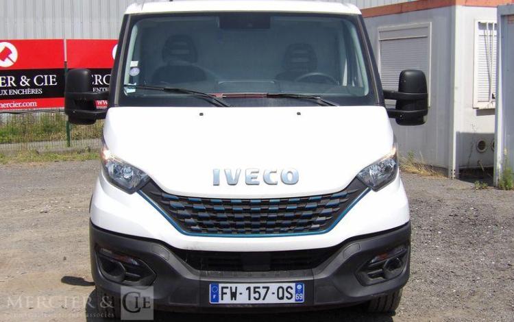 IVECO DAILY 35S14 GA8V12 L2H2 – GAZ – 36806 KMS – ANNEE 2021 BLANC FW-157-QS