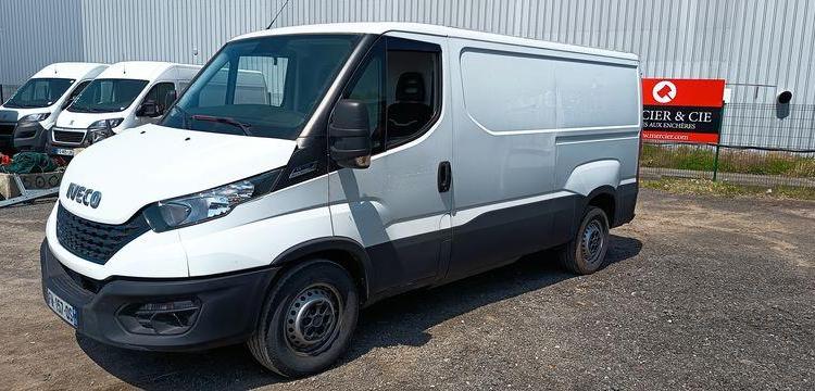 IVECO DAILY 35S14 GA8V12 L2H2 – GAZ – 36806 KMS – ANNEE 2021 BLANC FW-157-QS
